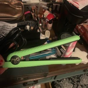 PYT mini hair straightener